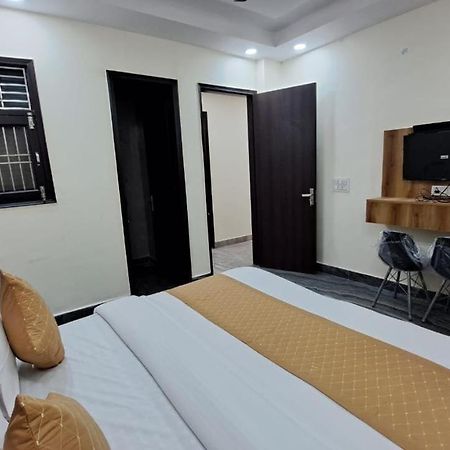Hotel O City Deluxe Delhi  Exteriör bild
