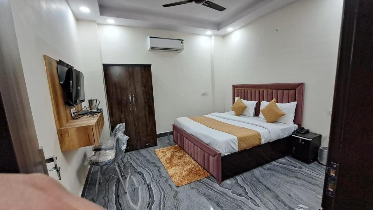 Hotel O City Deluxe Delhi  Exteriör bild