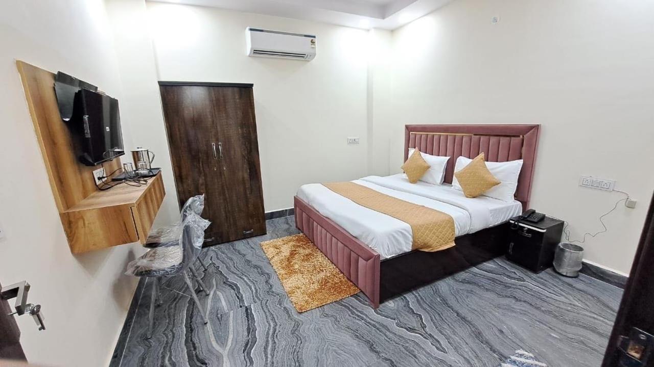 Hotel O City Deluxe Delhi  Exteriör bild